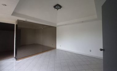 CASA EN RENTA 3 RECAMARAS, JUNTO A PLAZA GALERIAS Y AV. VALLARTA.