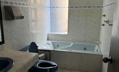 CASA EN RENTA 3 RECAMARAS, JUNTO A PLAZA GALERIAS Y AV. VALLARTA.