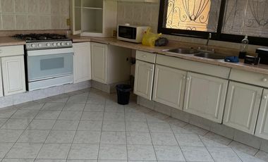 CASA EN RENTA 3 RECAMARAS, JUNTO A PLAZA GALERIAS Y AV. VALLARTA.