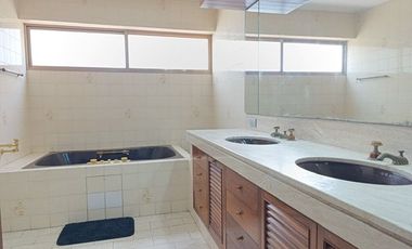 Ocasión: Vendo departamento de 229 m2 en zona exclusiva de San Isidro a excelente precio..