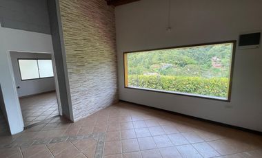 ¡Gran Oportunidad de Casa Finca en Sabaneta, Sector Las Brisas!