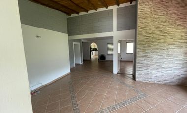 ¡Gran Oportunidad de Casa Finca en Sabaneta, Sector Las Brisas!