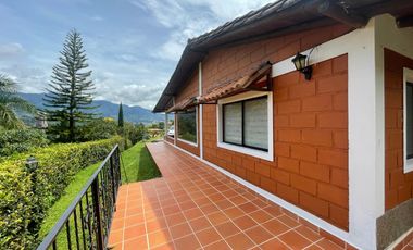 ¡Gran Oportunidad de Casa Finca en Sabaneta, Sector Las Brisas!