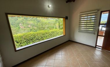 ¡Gran Oportunidad de Casa Finca en Sabaneta, Sector Las Brisas!