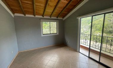 ¡Gran Oportunidad de Casa Finca en Sabaneta, Sector Las Brisas!