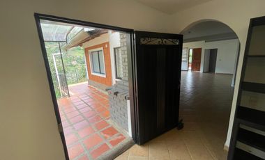 ¡Gran Oportunidad de Casa Finca en Sabaneta, Sector Las Brisas!