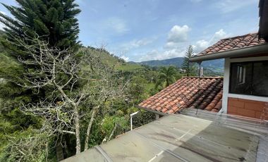 ¡Gran Oportunidad de Casa Finca en Sabaneta, Sector Las Brisas!