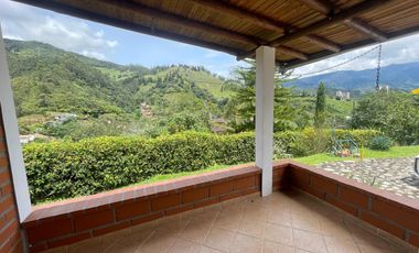 ¡Gran Oportunidad de Casa Finca en Sabaneta, Sector Las Brisas!