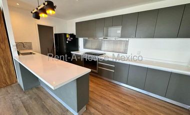 Altos de Juriquilla. RENTA - Departamento, cuarto de servicio y 3 recamaras