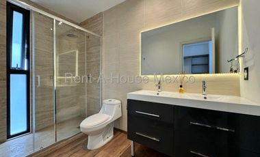 Altos de Juriquilla. RENTA - Departamento, cuarto de servicio y 3 recamaras