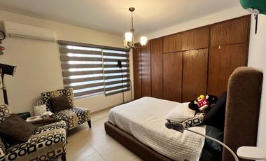 CASA EN VENTA EN JARDINES DEL BOSQUE