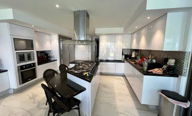 CASA EN VENTA EN JARDINES DEL BOSQUE