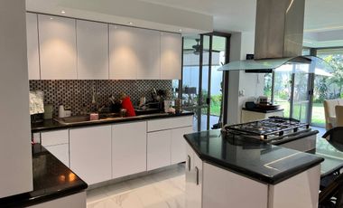 CASA EN VENTA EN JARDINES DEL BOSQUE
