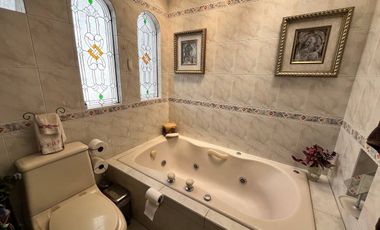 CASA EN VENTA EN JARDINES DEL BOSQUE