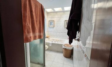 CASA EN VENTA EN JARDINES DEL BOSQUE