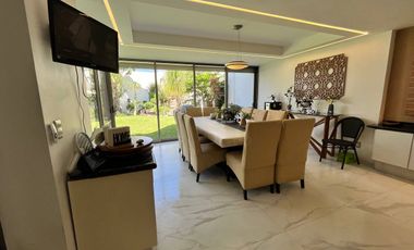 CASA EN VENTA EN JARDINES DEL BOSQUE