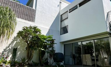 CASA EN VENTA EN JARDINES DEL BOSQUE