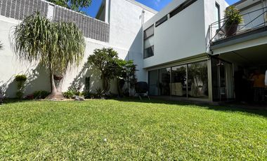 CASA EN VENTA EN JARDINES DEL BOSQUE