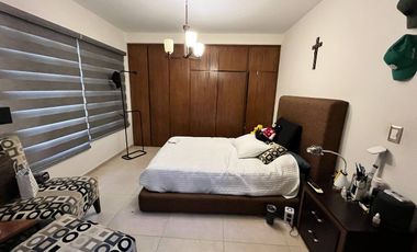 CASA EN VENTA EN JARDINES DEL BOSQUE
