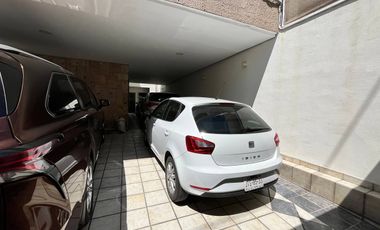 CASA EN VENTA EN JARDINES DEL BOSQUE