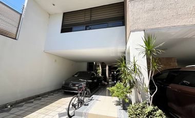 CASA EN VENTA EN JARDINES DEL BOSQUE