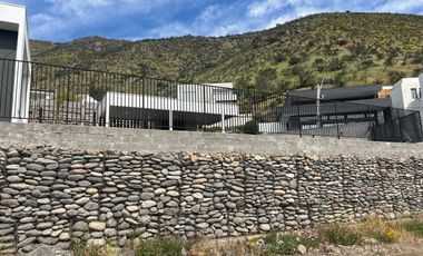 Casa Ampliada en Terreno de 735 m² en Lomas de lo Aguirre, Pudahuel.