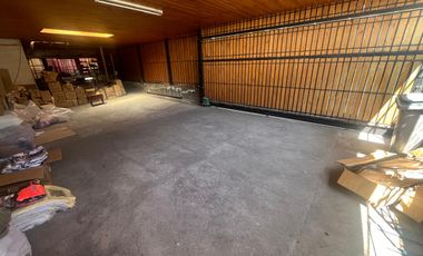 Casa Ampliada en Terreno de 735 m² en Lomas de lo Aguirre, Pudahuel.