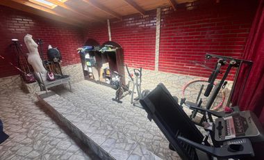 Casa Ampliada en Terreno de 735 m² en Lomas de lo Aguirre, Pudahuel.