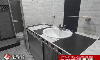 Se vende casa amplia,  terraza con piscina pequeña, 2 locales en  Buga-valle, Barrio Santa Barbara.