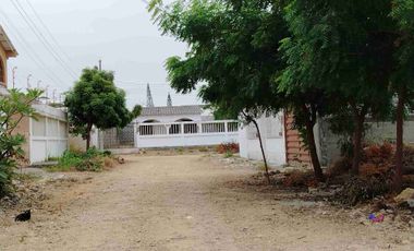 En venta solar de 450 metros cerca a la  vía de  Chulluype Santa Elena