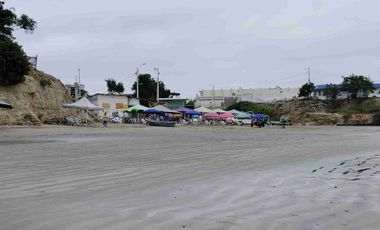 En venta solar de 450 metros cerca a la  vía de  Chulluype Santa Elena