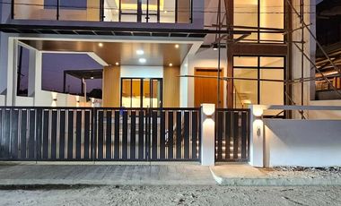 5-Bedroom Modern House For Sale in Taytay Rizal
