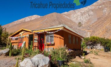 Terreno de 6.000 m2 con linda casa , cabaña y orilla de río, Cochiguaz, Valle del Elqui. $220 millones
