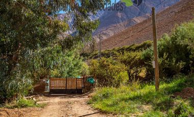 Terreno de 6.000 m2 con linda casa , cabaña y orilla de río, Cochiguaz, Valle del Elqui. $220 millones