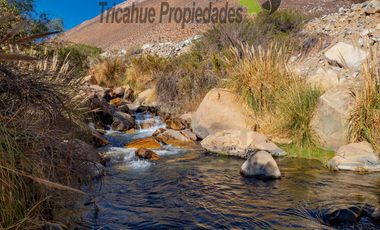 Terreno de 6.000 m2 con linda casa , cabaña y orilla de río, Cochiguaz, Valle del Elqui. $220 millones