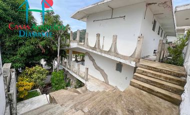 Casa en venta para remodelar. Gran oportunidad de inversión. Con terraza, alberca y vista al mar