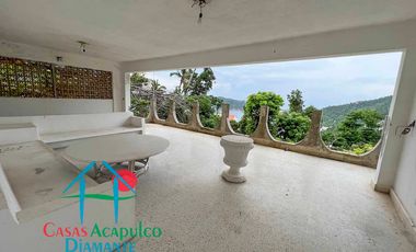 Casa en venta para remodelar. Gran oportunidad de inversión. Con terraza, alberca y vista al mar