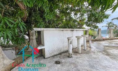 Casa en venta para remodelar. Gran oportunidad de inversión. Con terraza, alberca y vista al mar