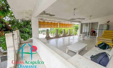 Casa en venta para remodelar. Gran oportunidad de inversión. Con terraza, alberca y vista al mar