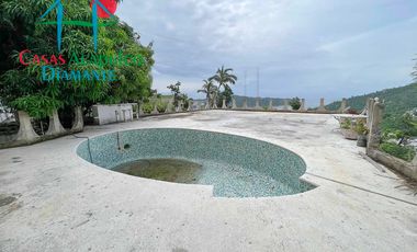 Casa en venta para remodelar. Gran oportunidad de inversión. Con terraza, alberca y vista al mar