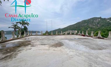 Casa en venta para remodelar. Gran oportunidad de inversión. Con terraza, alberca y vista al mar