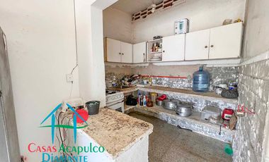 Casa en venta para remodelar. Gran oportunidad de inversión. Con terraza, alberca y vista al mar