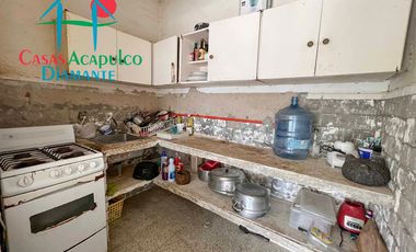 Casa en venta para remodelar. Gran oportunidad de inversión. Con terraza, alberca y vista al mar