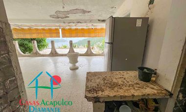 Casa en venta para remodelar. Gran oportunidad de inversión. Con terraza, alberca y vista al mar