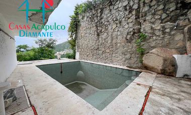 Casa en venta para remodelar. Gran oportunidad de inversión. Con terraza, alberca y vista al mar