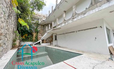 Casa en venta para remodelar. Gran oportunidad de inversión. Con terraza, alberca y vista al mar