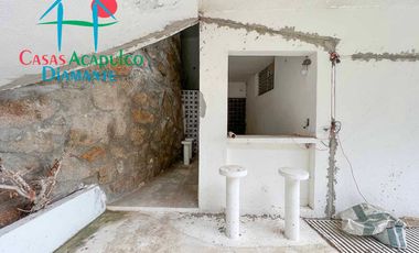 Casa en venta para remodelar. Gran oportunidad de inversión. Con terraza, alberca y vista al mar