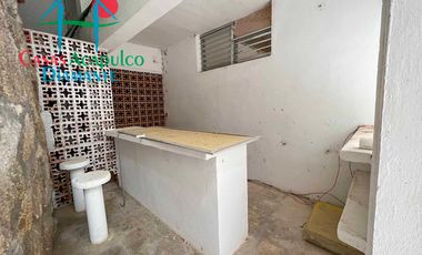 Casa en venta para remodelar. Gran oportunidad de inversión. Con terraza, alberca y vista al mar