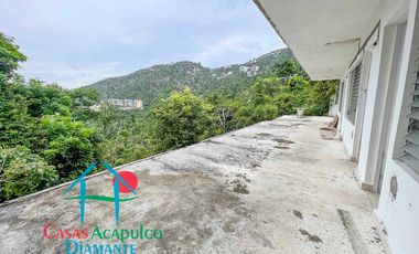 Casa en venta para remodelar. Gran oportunidad de inversión. Con terraza, alberca y vista al mar