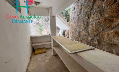 Casa en venta para remodelar. Gran oportunidad de inversión. Con terraza, alberca y vista al mar